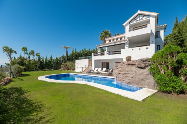 Luxurious front line golf villa on la resina golf - Estepona ( SOLD )